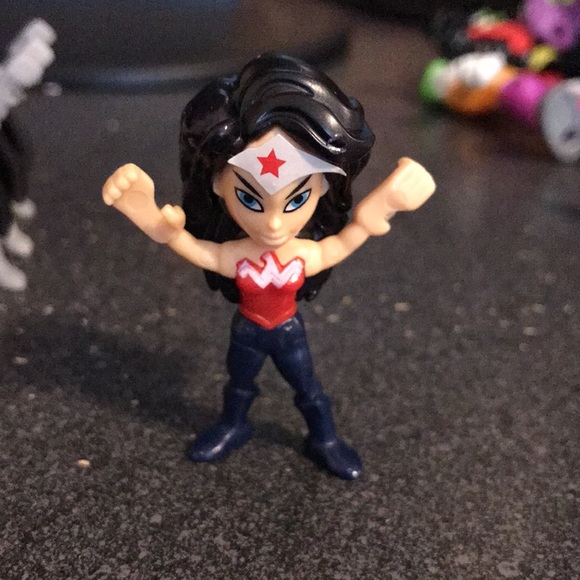 Kinder Joy Dc Comics Figurines—(3) Batmans, 2 Aqua-mans, Superman, Wonder Woman - Picture 4 of 13